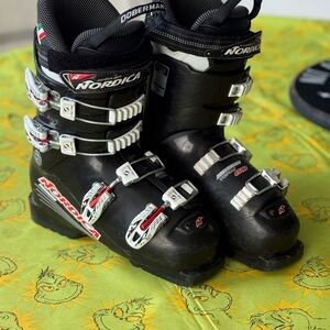 Nordica Doberman Used Kids Black/Red Ski Boots Mondo Size 23-23.5 / 278mm